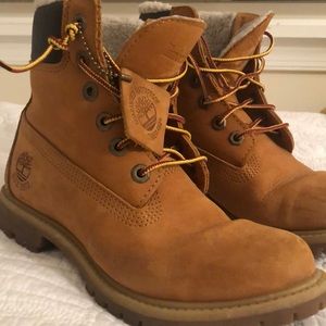 GREAT condition timberland boots!